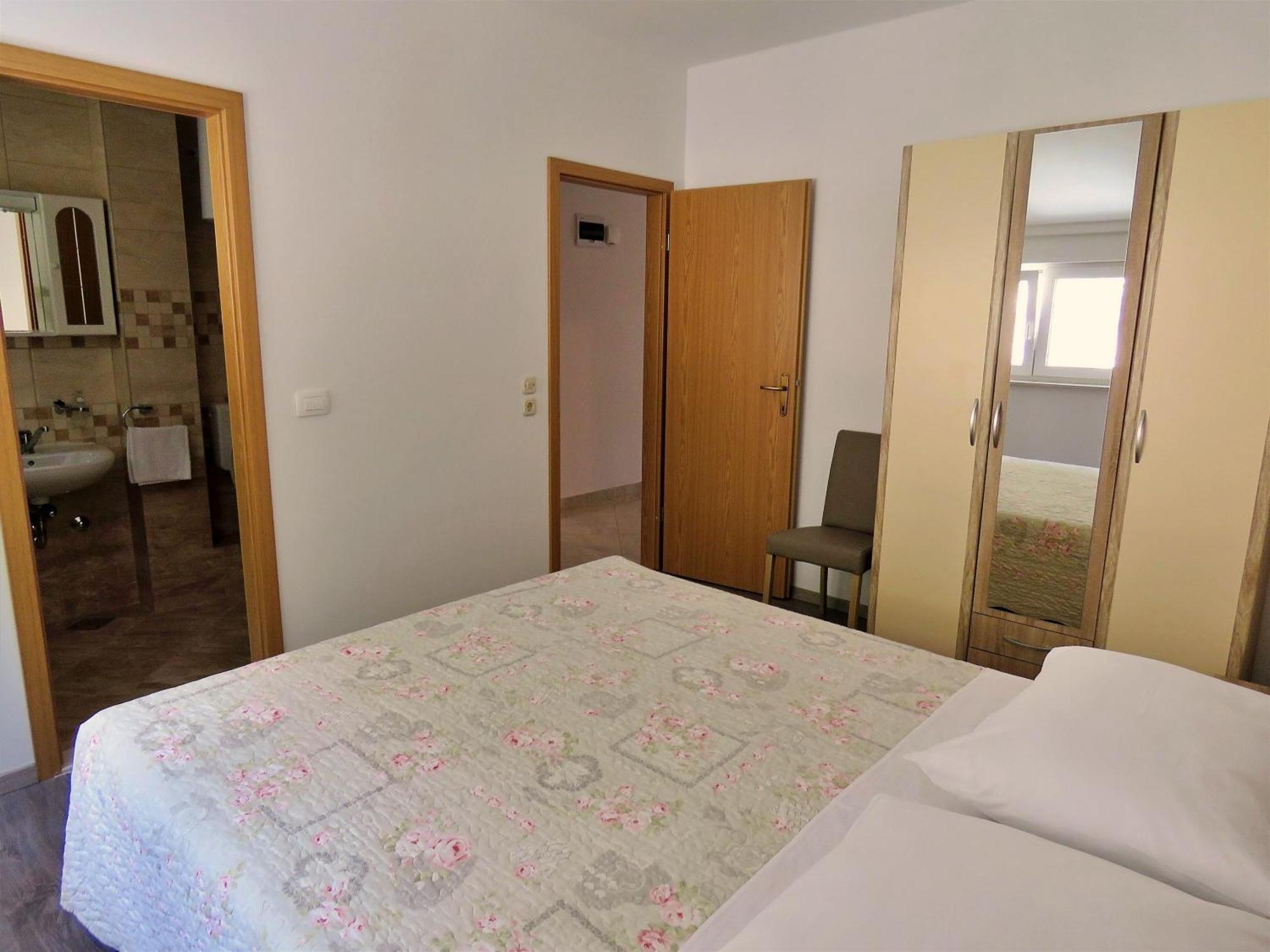 Apartments Zvone Omis Exterior photo