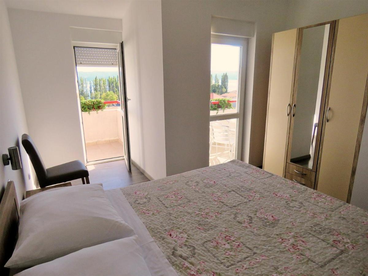 Apartments Zvone Omis Exterior photo